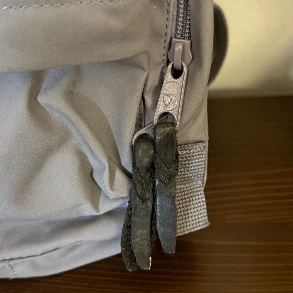 Fjällräven Kånken mini Gray Backpack - Picture 2 of 4